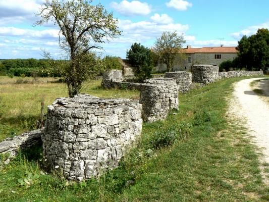 Photo, une vue du chemin, Une demi douzaine de puits